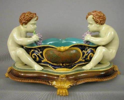 Putti and grapes table center