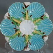 Shell and seaweed oyster plate