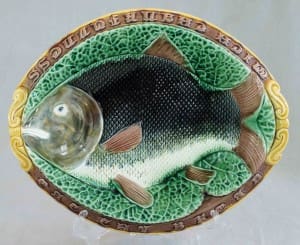 Fish bread tray with motto "Eat Thy Bread With Thankfulness"
