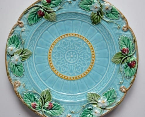 Sarreguemines-majolica-strawberry-plate Strawberry plate