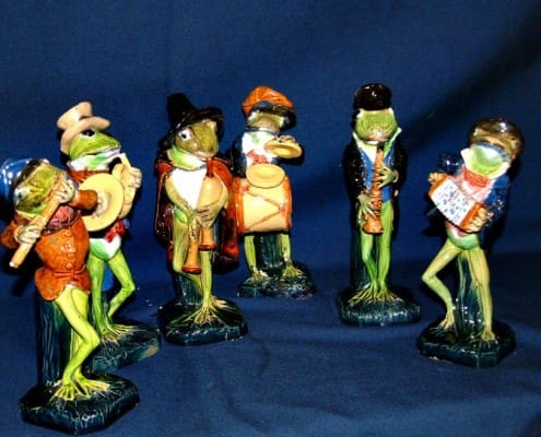 Schiller-majolica-figural-frog-band