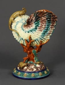 Shell and lizard vase