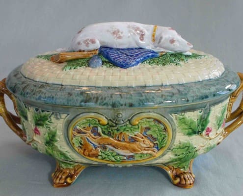 Minton-majolica-gun dog-game pie dish Gun dog game pie dish